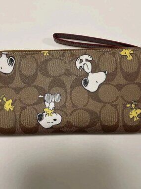 COACH x Peanuts Long Zip Around Wallet in Signature Canvas Snoopy Woodstock